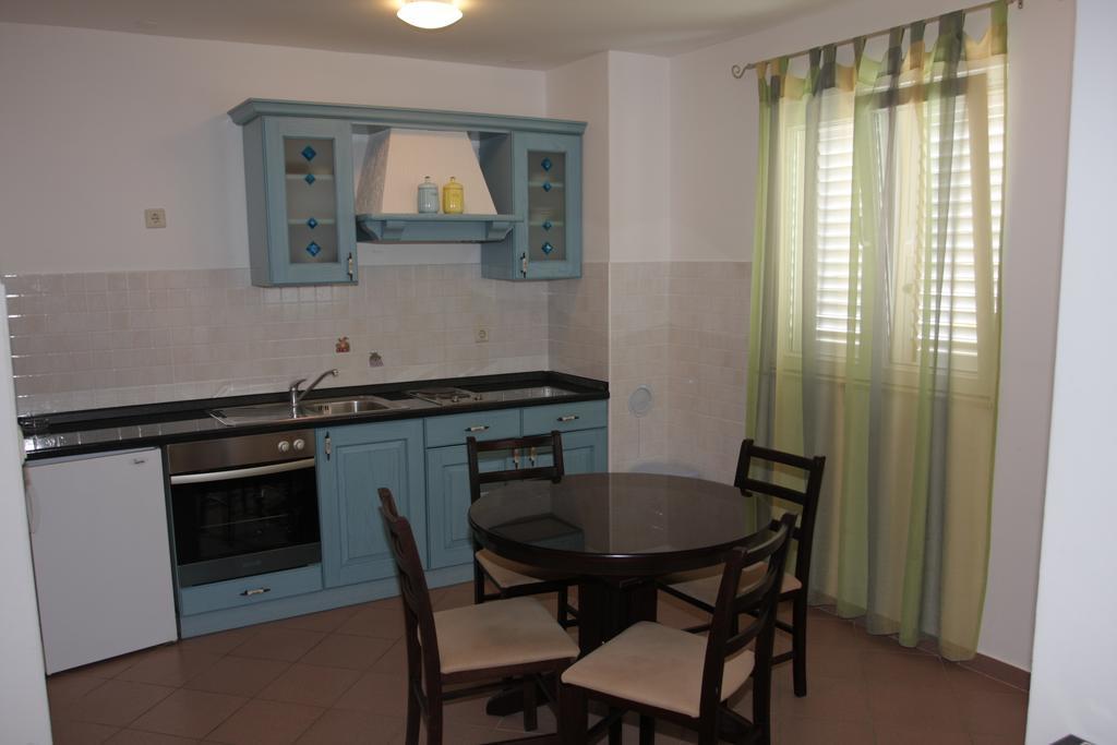 Ante Apartment *